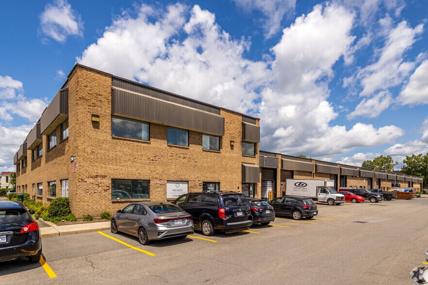 More Photos Of 755 Boul Du Curé-Boivin, Boisbriand Warehouse For Lease