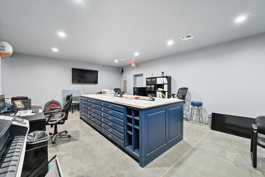 More Photos Of 22390 E 111th St, Broken Arrow Warehouse For Lease