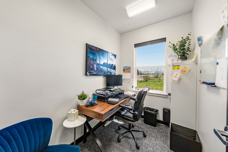 More Photos Of 296 S Pacific Hwy, Talent Medical For Sale