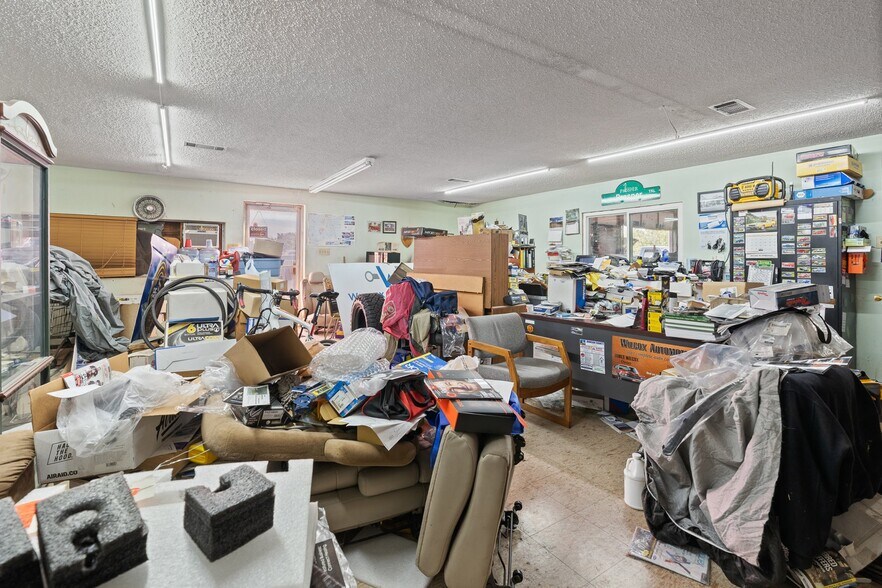 More Photos Of 2410 FM 731, Burleson Showroom For Sale