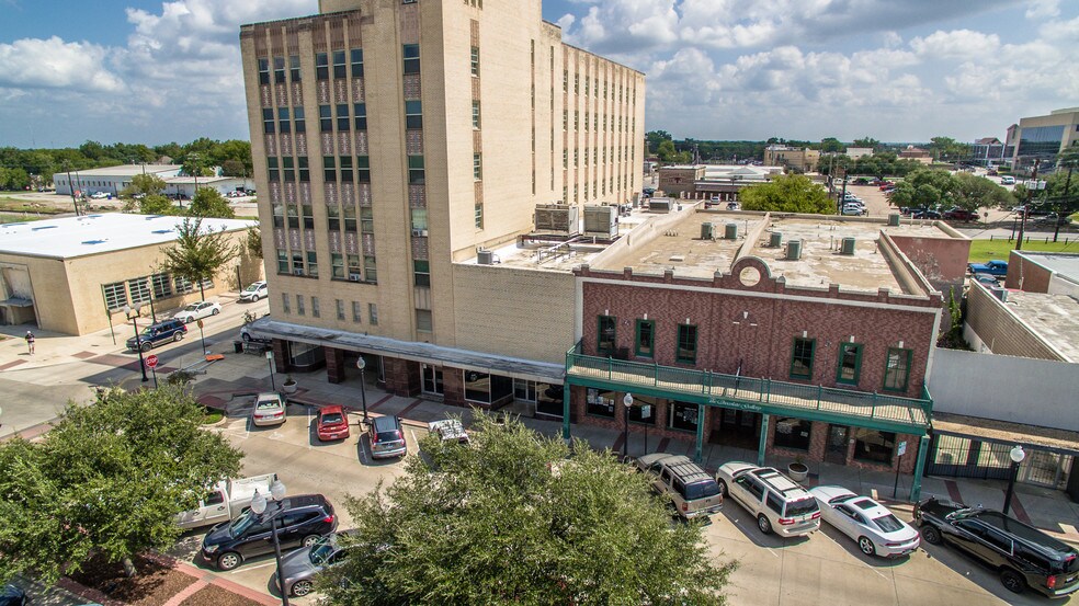 More Photos Of 211 N Main St, Bryan Storefront Retail Residential For Lease