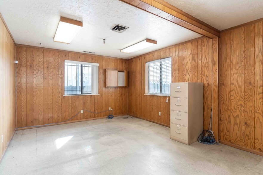 More Photos Of 7212 E Main St, Farmington Warehouse For Sale