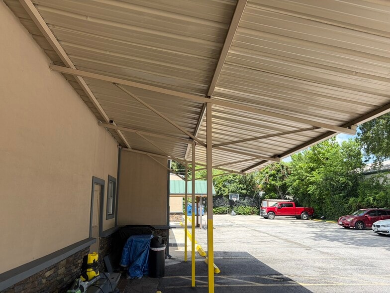More Photos Of 1401 Cedar Post Ln, Houston Warehouse For Sale
