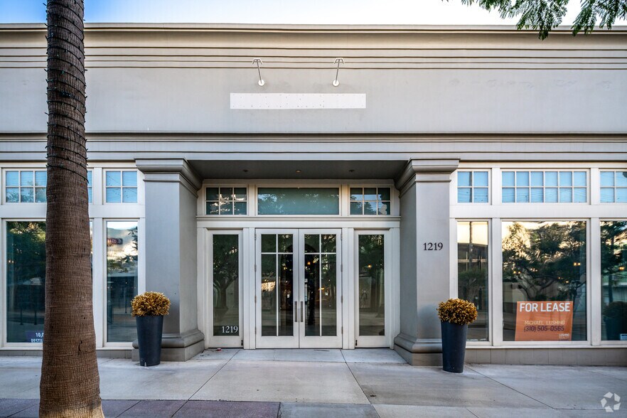 More Photos Of 1217 3rd St, Santa Monica Storefront For Lease