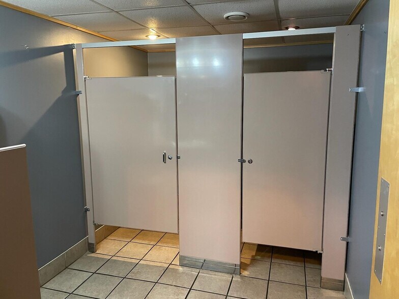 More Photos Of 10381 N Highway 51, Hurley Restaurant For Sale