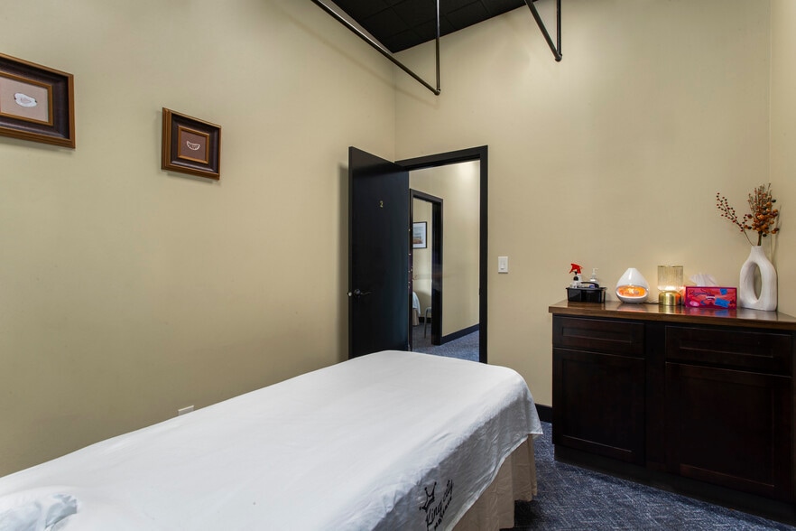 More Photos Of 15390 SW 116th Ave, Portland Medical For Sale