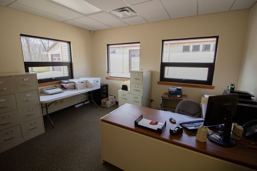 More Photos Of 310 Custer Dr, Battle Creek Medical For Lease
