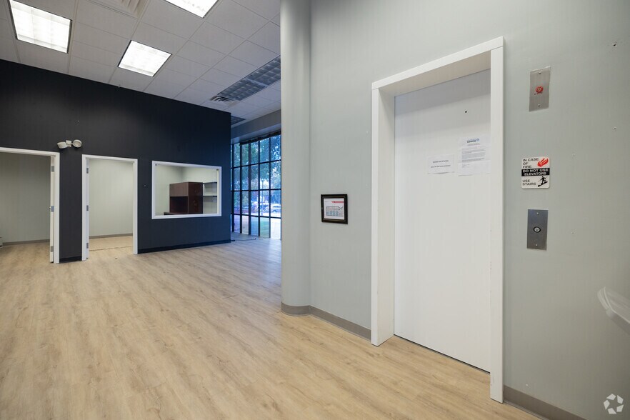 More Photos Of 424 E Grace St, Richmond Bank For Lease