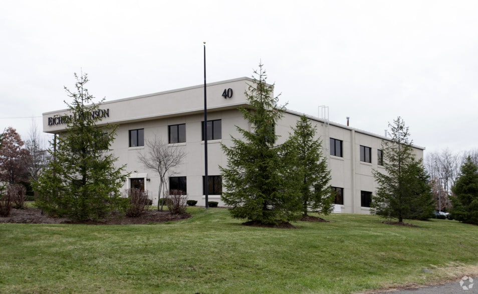 More Photos Of 40 Ethel Rd, Edison Office For Sale