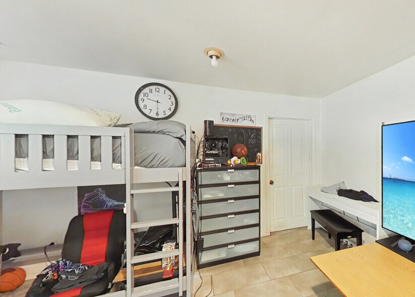 More Photos Of 7736 Sugar Dr, Huntington Beach Apartments For Sale