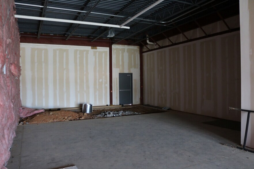 More Photos Of 2701 W SW Loop 323, Tyler Unknown For Lease