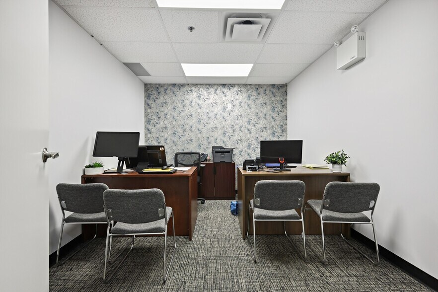 More Photos Of 10985 38th St NE, Calgary Warehouse For Sale