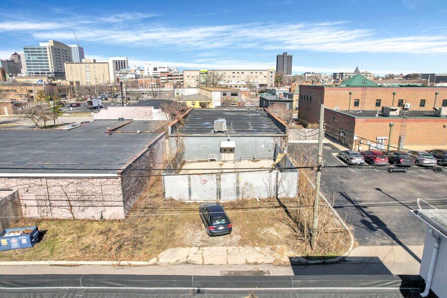 More Photos Of 401 E Mound St, Columbus Veterinarian Kennel For Sale
