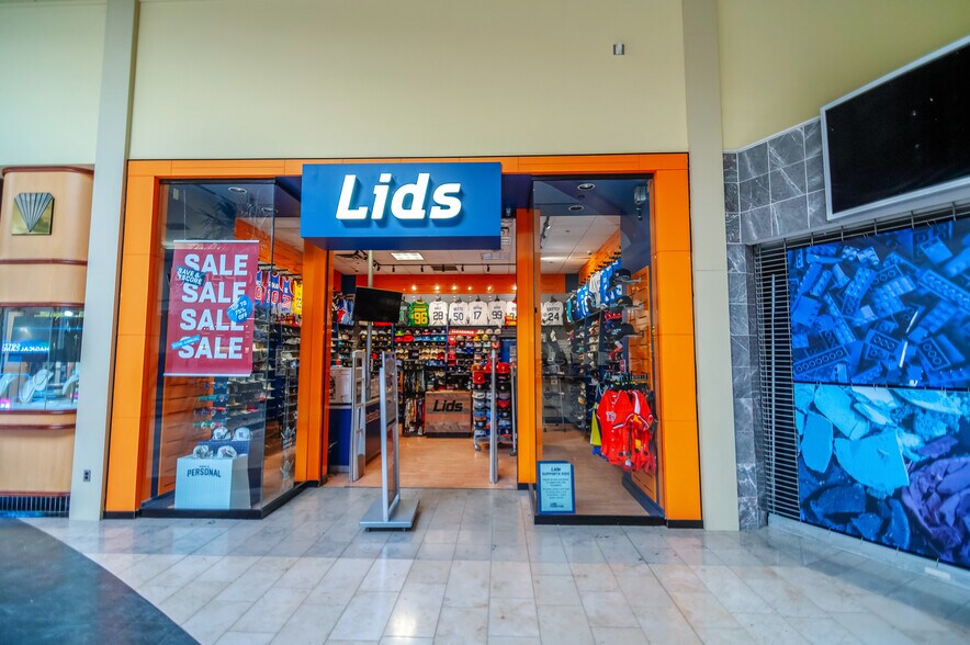 More Photos Of 5330 W Saginaw Hwy, Lansing General Retail For Lease