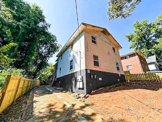 Primary Photo Of 1152 Greenwich St Sw, Atlanta Apartments For Sale