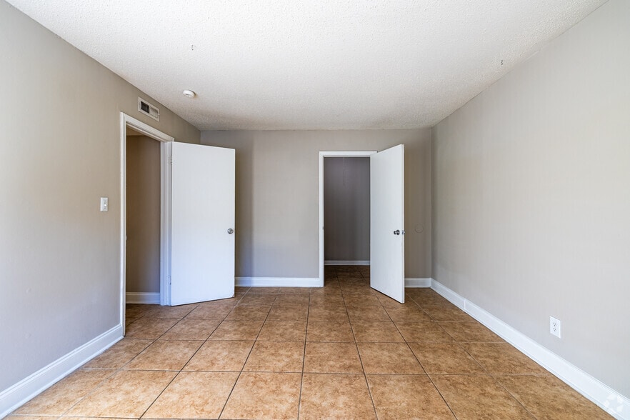 More Photos Of 1 Lakeside Rd, Greenville Apartments For Sale