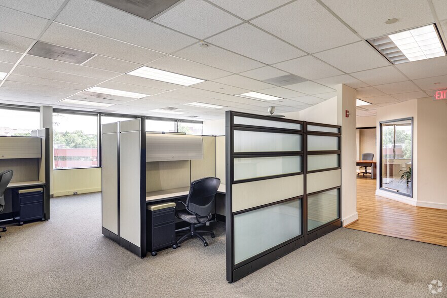 More Photos Of 5350 Shawnee Rd, Alexandria Medical For Sale