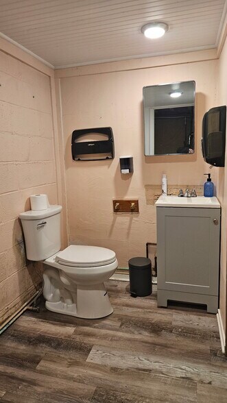 More Photos Of 2055 S Main St, Akron Office For Lease