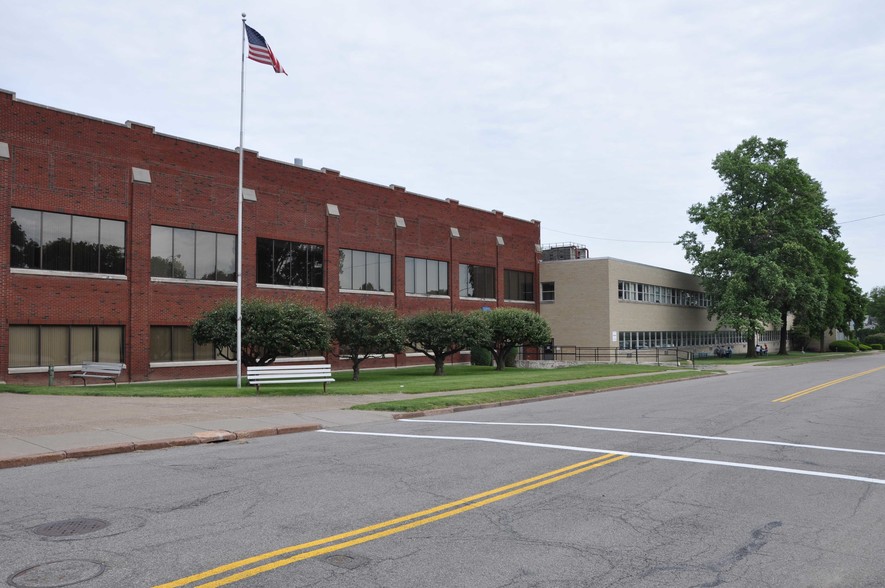 Primary Photo Of 60 Carlson Rd, Rochester Manufacturing For Lease