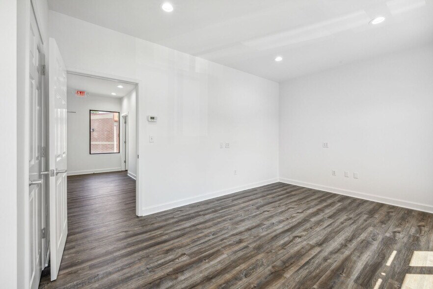 More Photos Of 106 Mission Ct, Franklin Office For Sale