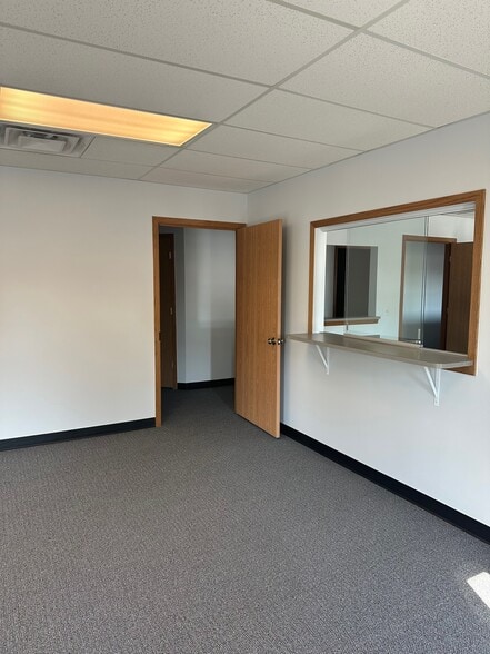 More Photos Of 46401 Romeo Plank Rd, Macomb Township Medical For Lease