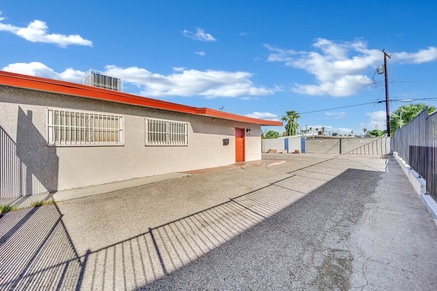 More Photos Of 1610 E Sahara Ave, Las Vegas Storefront Retail Office For Sale