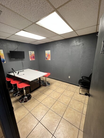 More Photos Of 1406 Forest Ln, Garland Storefront Retail Office For Lease