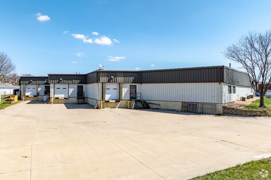 More Photos Of 461 N 66th St, Lincoln Warehouse For Lease