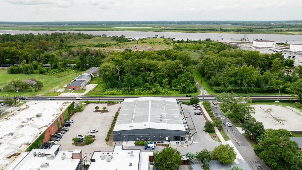 More Photos Of 110 Greenfield St, Wilmington General Retail For Sale