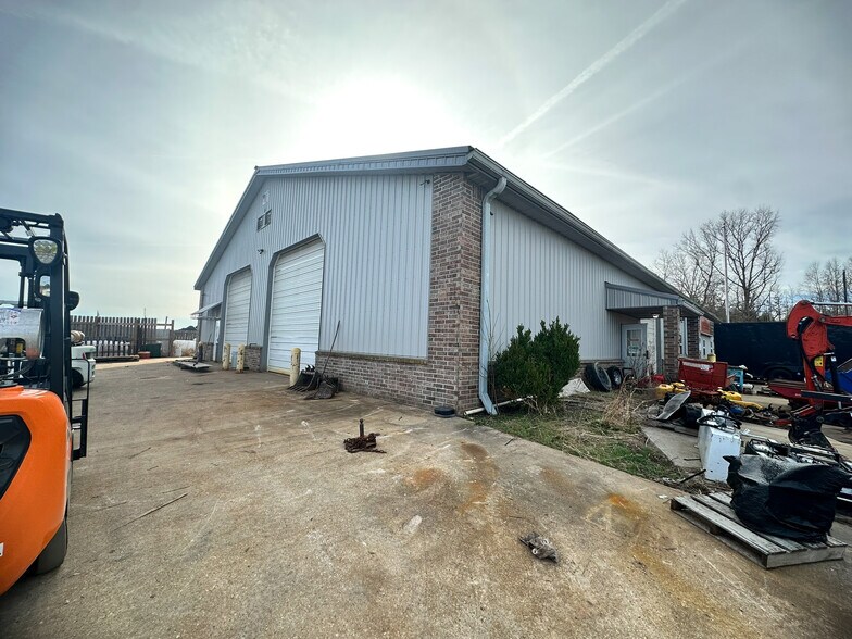 More Photos Of 8110 W Ford Springs Rd, Bentonville Flex For Lease