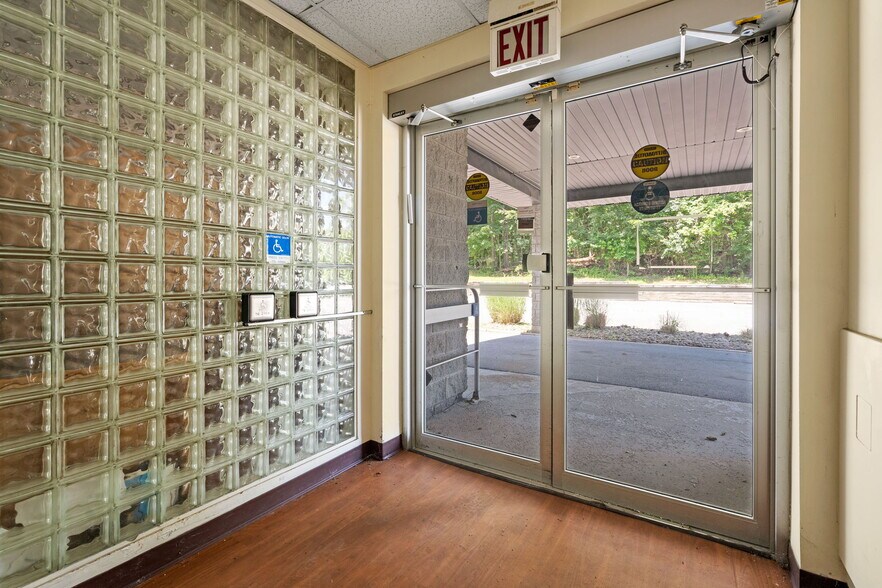 More Photos Of 4 Corwin Ct, Newburgh Medical For Sale