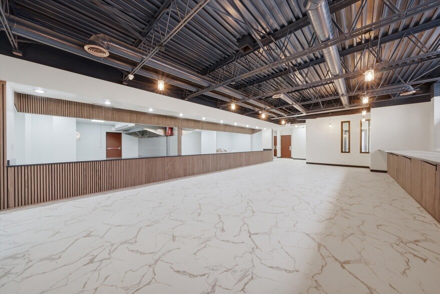More Photos Of 2201 W Howard St, Chicago Restaurant For Lease