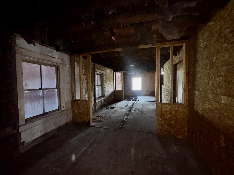 More Photos Of 1028 Main St, Klamath Falls Flex For Sale