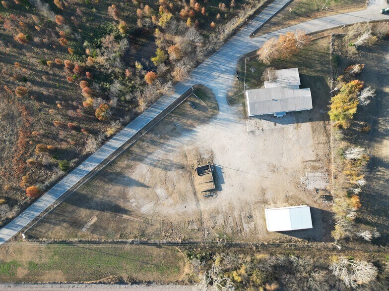 More Photos Of 28677 Amah Pkwy, Claremore Manufacturing For Lease