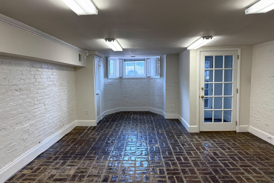 More Photos Of 908 Pennsylvania SE, Washington Office For Lease