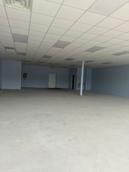 More Photos Of 1523 Veterans Pky, Columbus Unknown For Lease