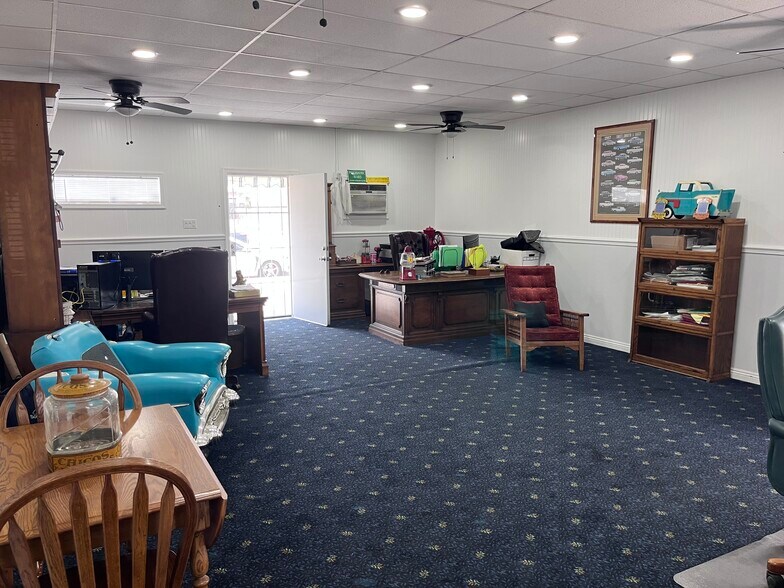 More Photos Of 10043 Artesia Pl, Bellflower Service For Lease