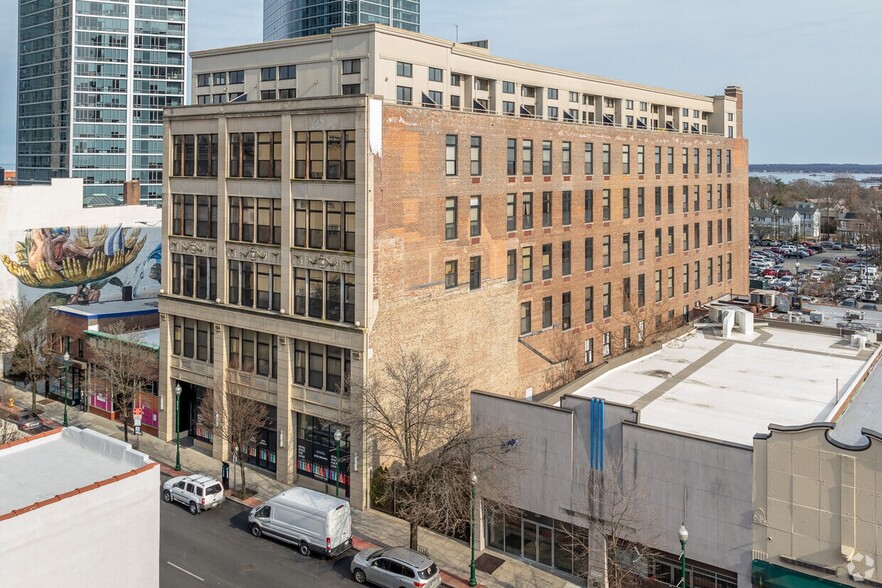 Primary Photo Of 554 Main St, New Rochelle Apartments For Lease