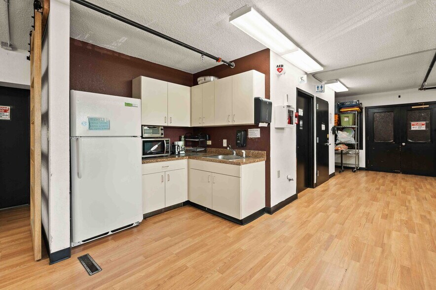 More Photos Of 313 W Bayaud Ave, Denver Warehouse For Lease