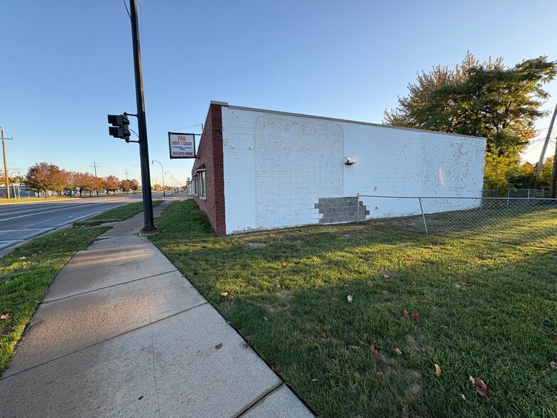 More Photos Of 2405 Fort St, Lincoln Park Freestanding For Sale