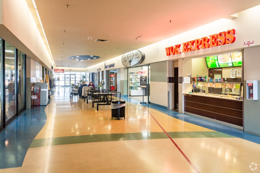 More Photos Of 661-679 Upper James St, Hamilton Unknown For Lease