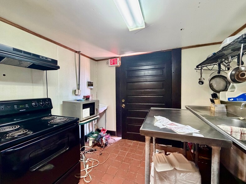 More Photos Of 100 S Main St, Yazoo City Flex For Sale