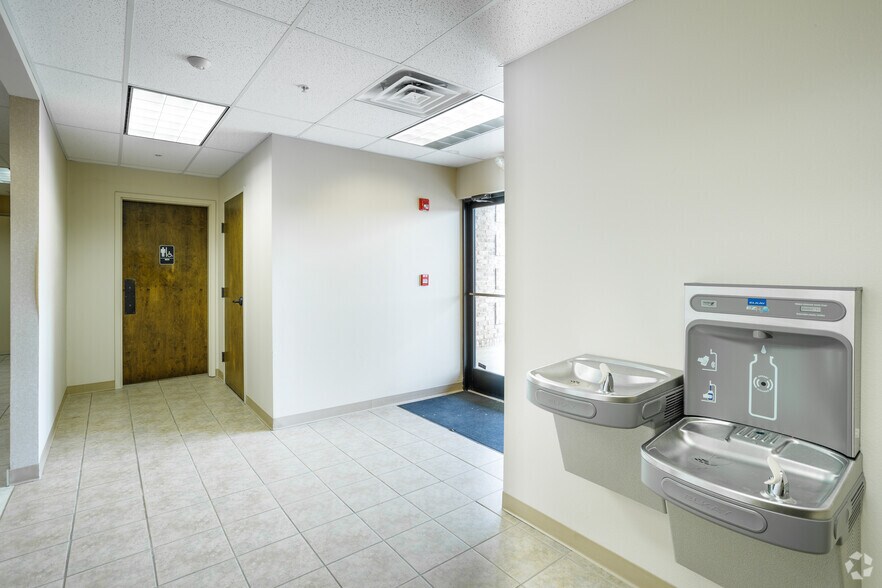 More Photos Of 8164 Executive Ct, Lansing Office For Lease