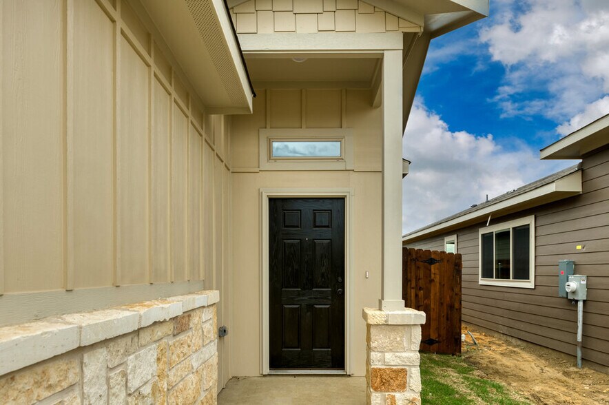 More Photos Of 632 Harvest Moon Dr, Venus Multifamily For Sale