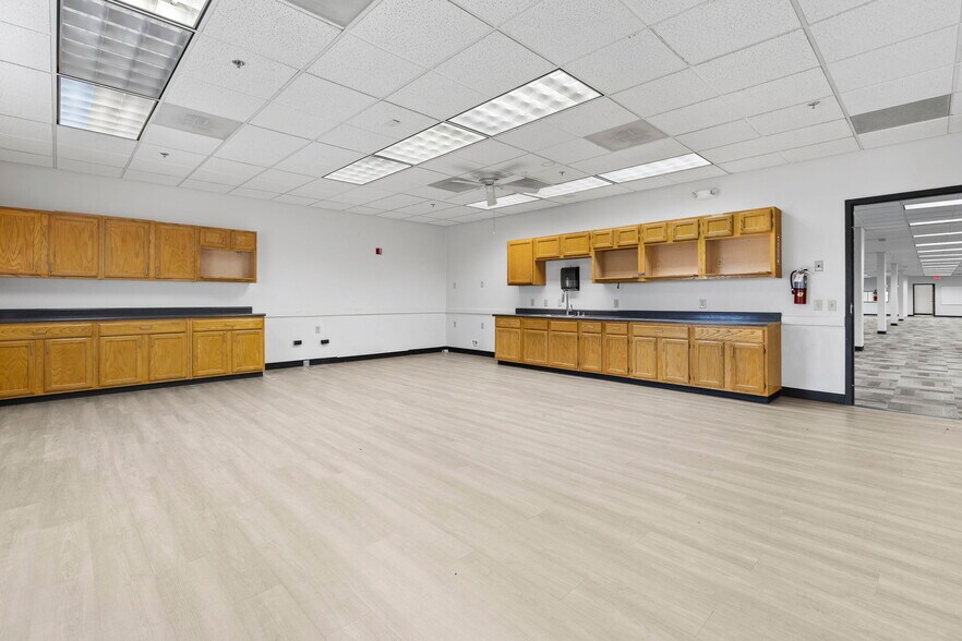 More Photos Of 4240 S Lees Summit Rd, Independence Office For Lease