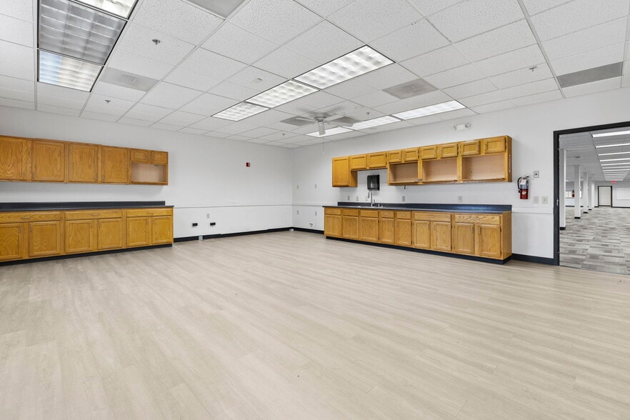 More Photos Of 4240 S Lees Summit Rd, Independence Office For Lease