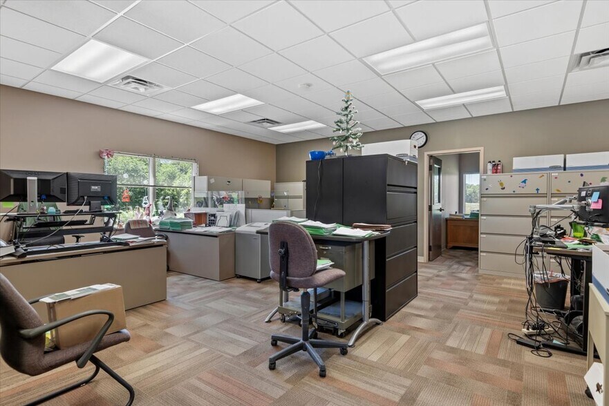 More Photos Of 103 Centre Dr, Petersburg Office For Sale