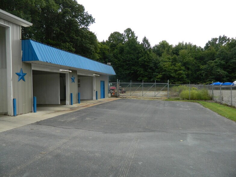 More Photos Of 37521 Green St, New Baltimore Carwash For Sale