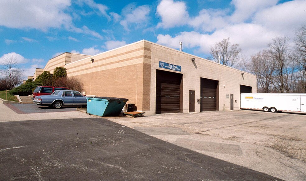 More Photos Of 25781 N Hillview Ct, Mundelein Light Manufacturing For Sale