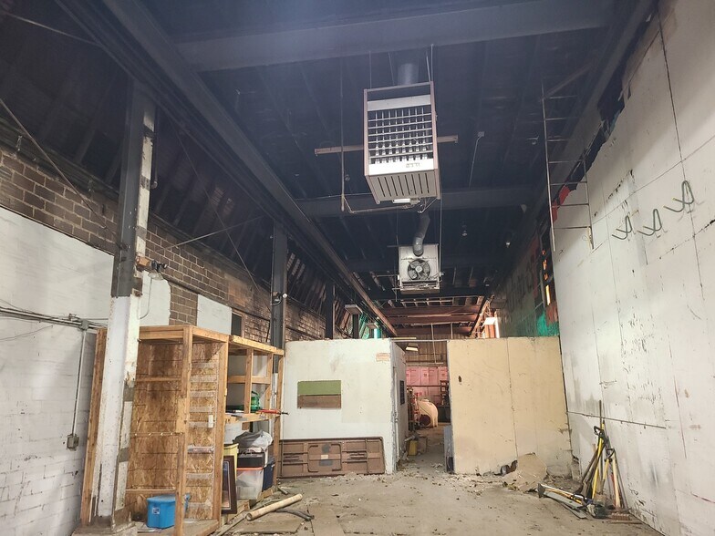 More Photos Of 18418 Wentworth Ave, Lansing Flex For Sale